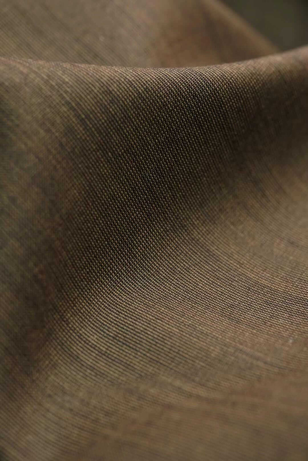 Suit Fabric Weight Guide: Choosing the Right g/m for Your Climate