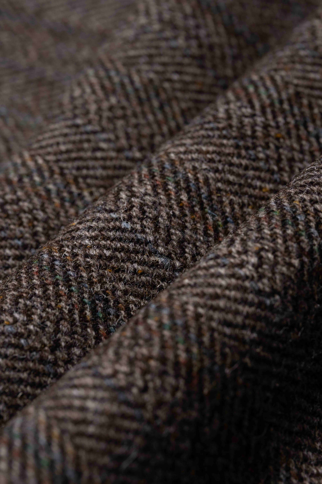 Herringbone, Birdseye, Houndstooth, Nailhead: Reading the Pattern Weaves in Your Suit