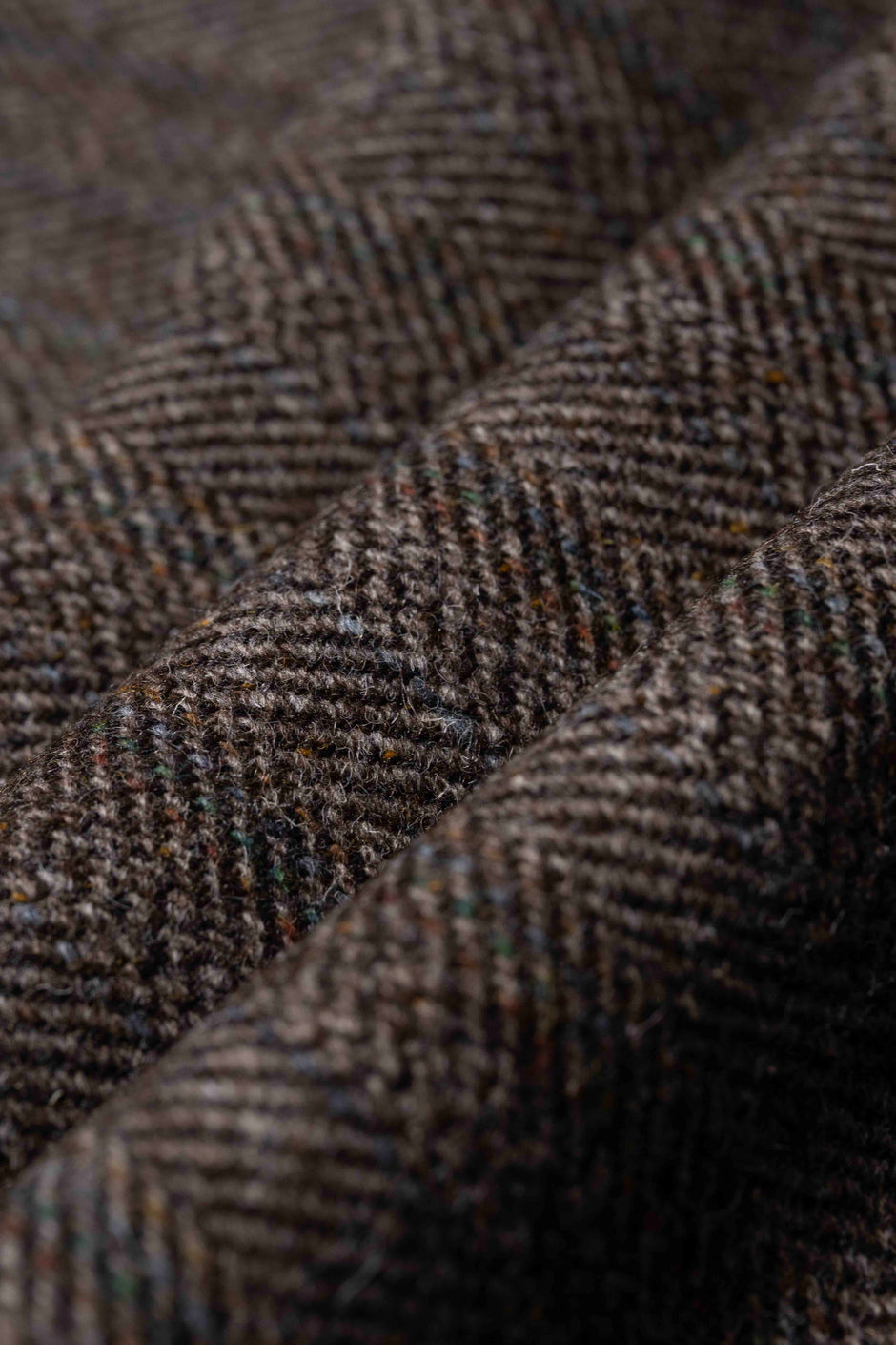 Herringbone, Birdseye, Houndstooth, Nailhead: Reading the Pattern Weaves in Your Suit
