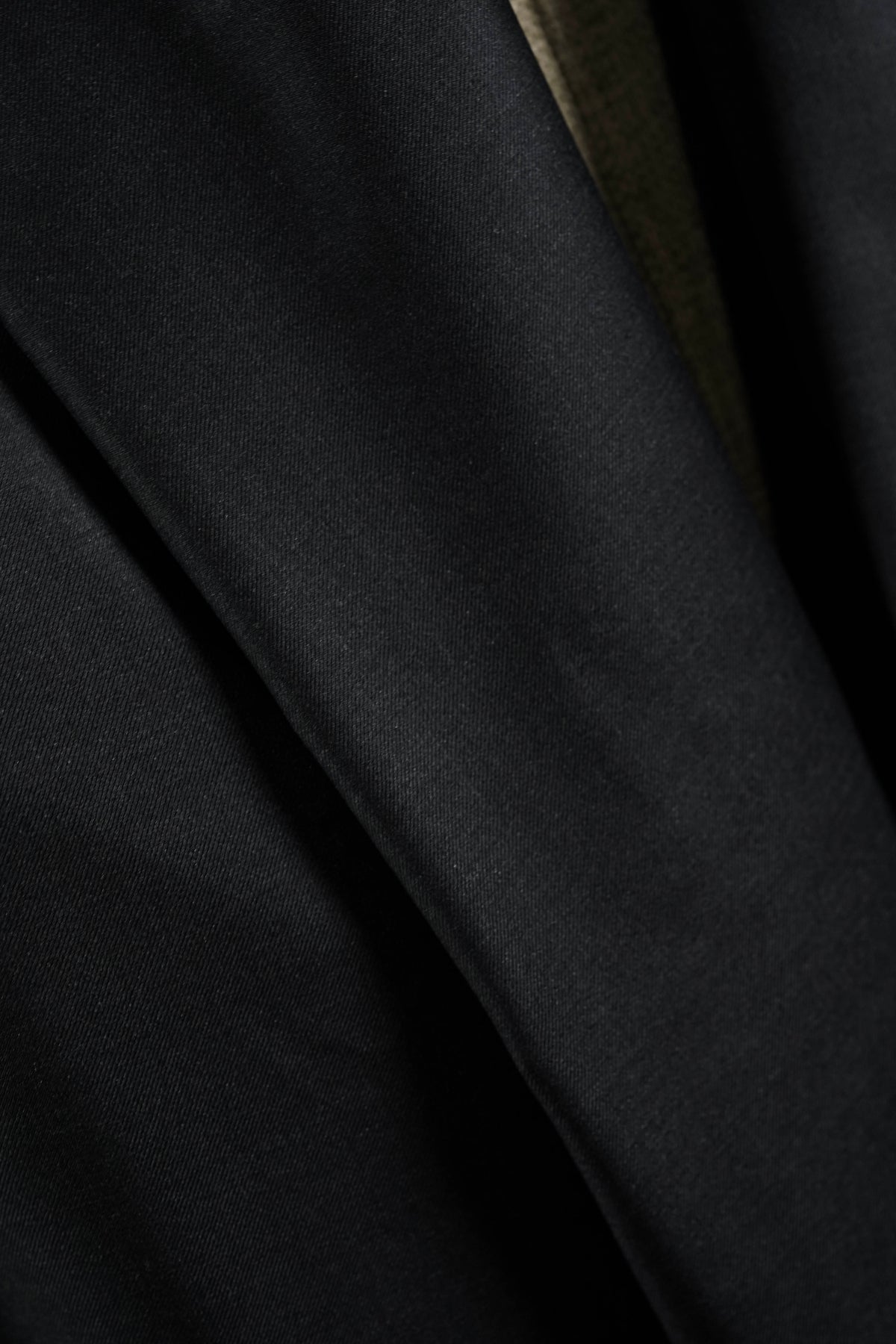 Dark Charcoal Plain Super 150's & Cashmere Suiting Fabric -3 Meters