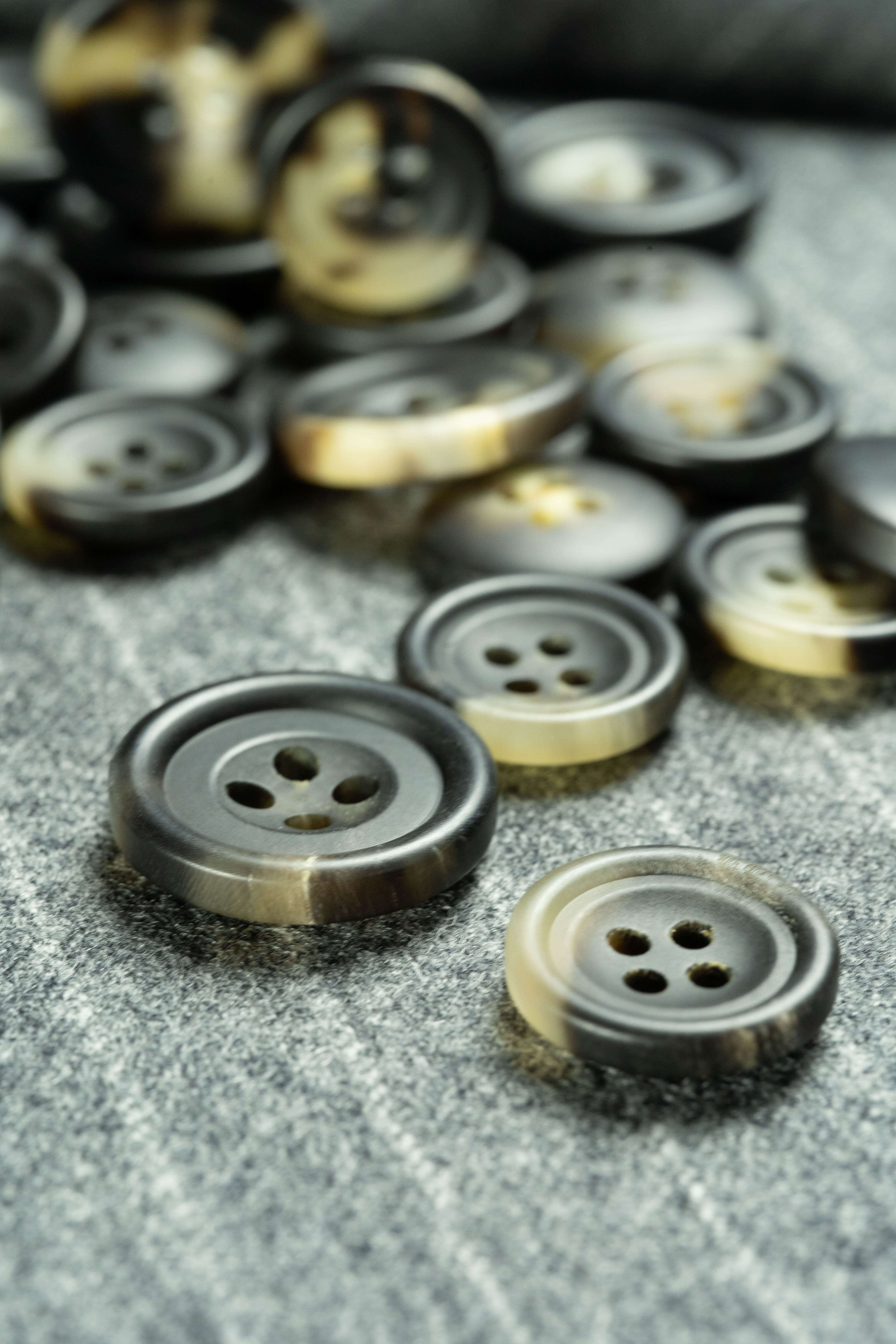 Horn Button Unpolished 4 hole in Natural Dark - Yoo's Club