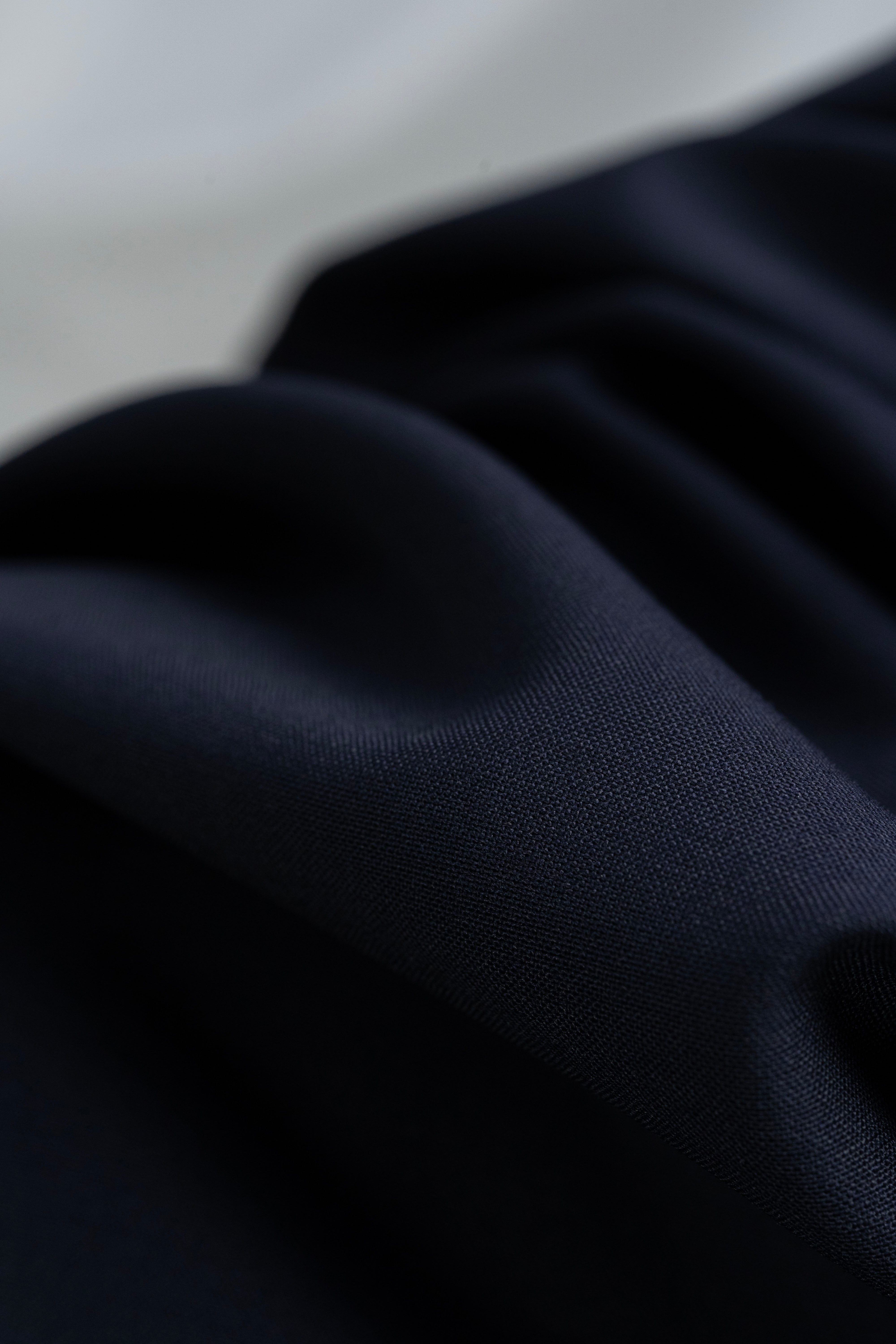 Italy Midnight Blue High Twist Lightweight Wool Suiting Fabric (V23734) -3m - Yoo's Club