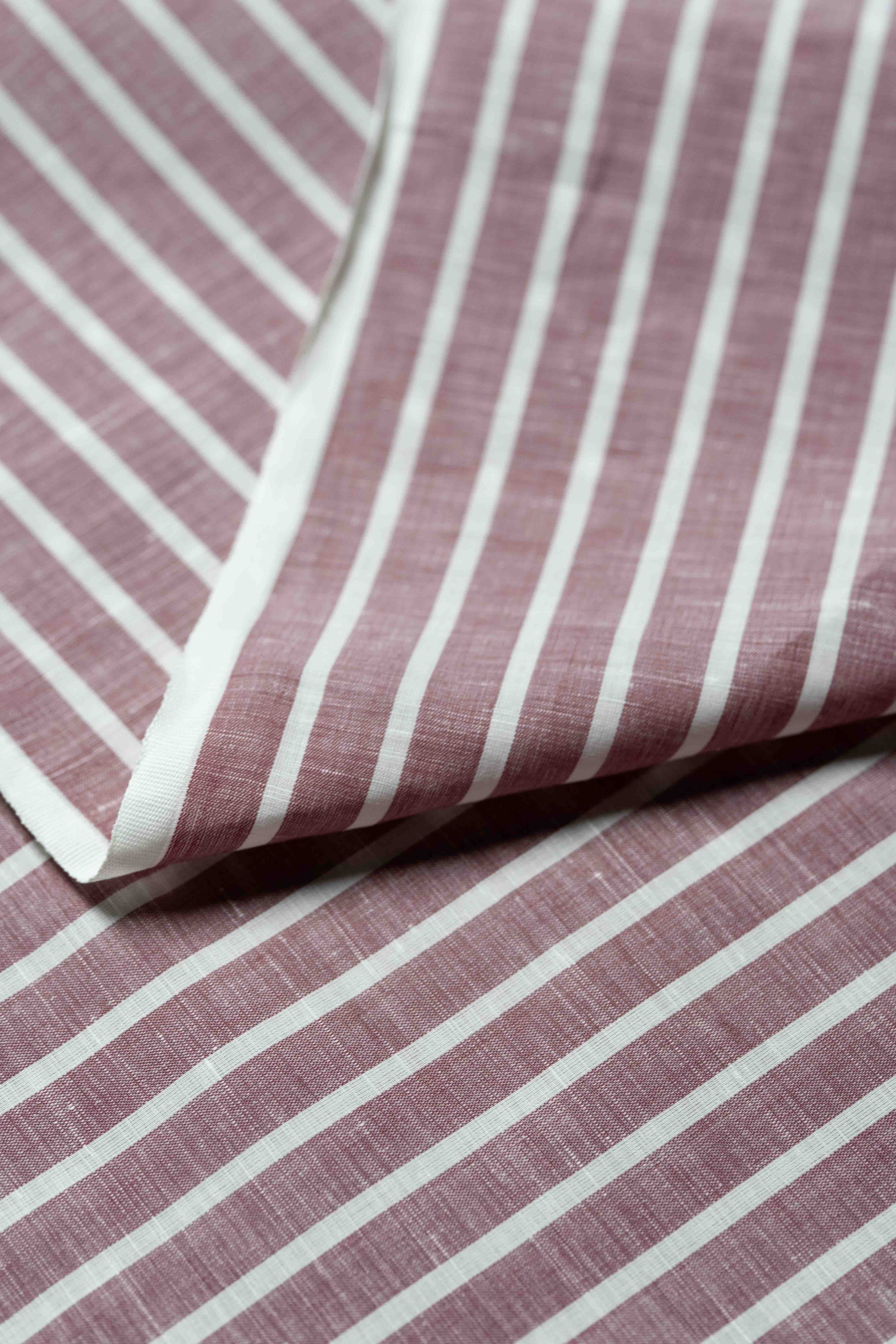 Carlo Riva red stripe shirt fabric featuring 90cm width with elegant white stripes.