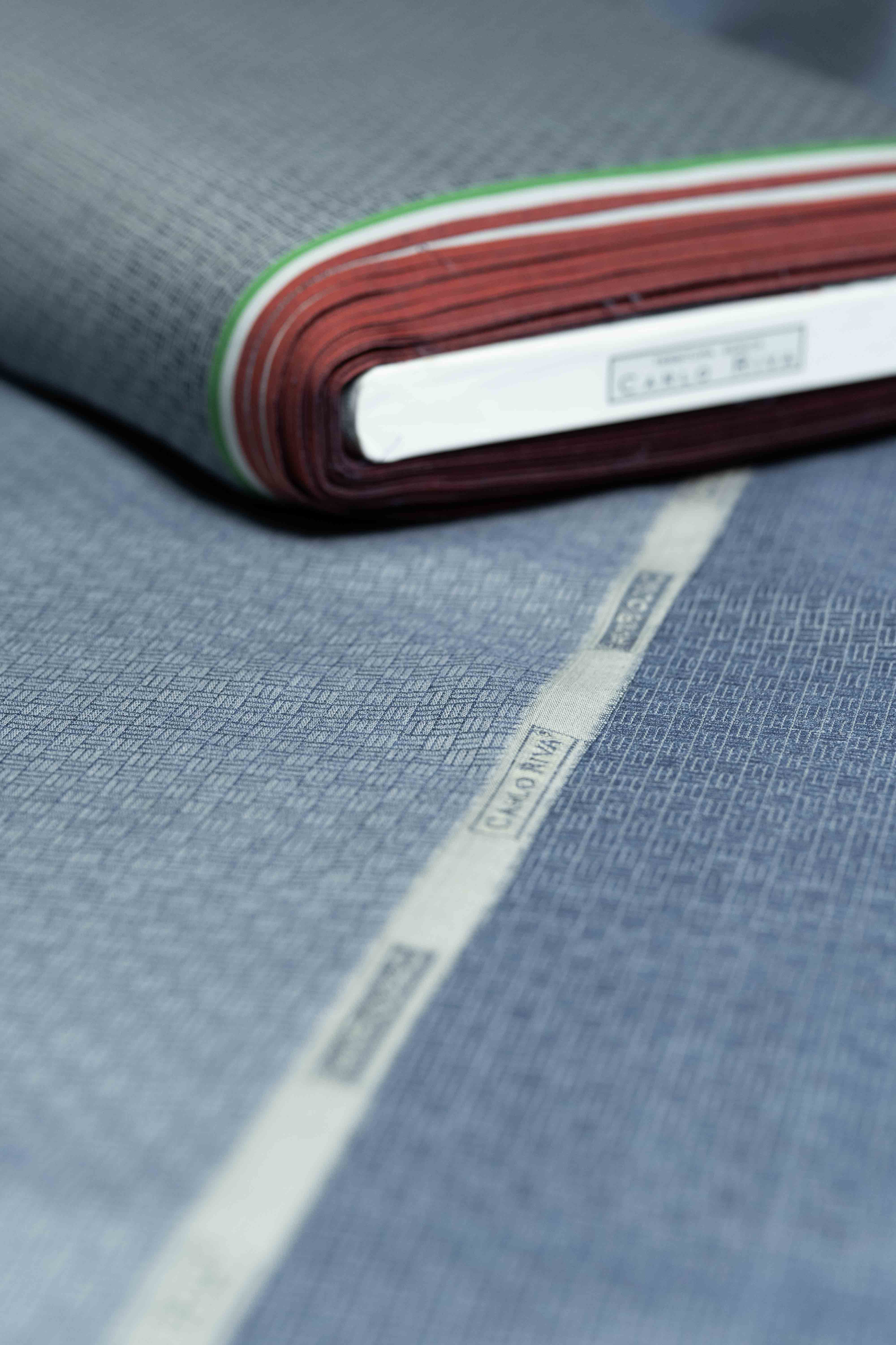 Carlo Riva Navy Geometric Shirt Fabric with a width of 90cm and stylish patterns.