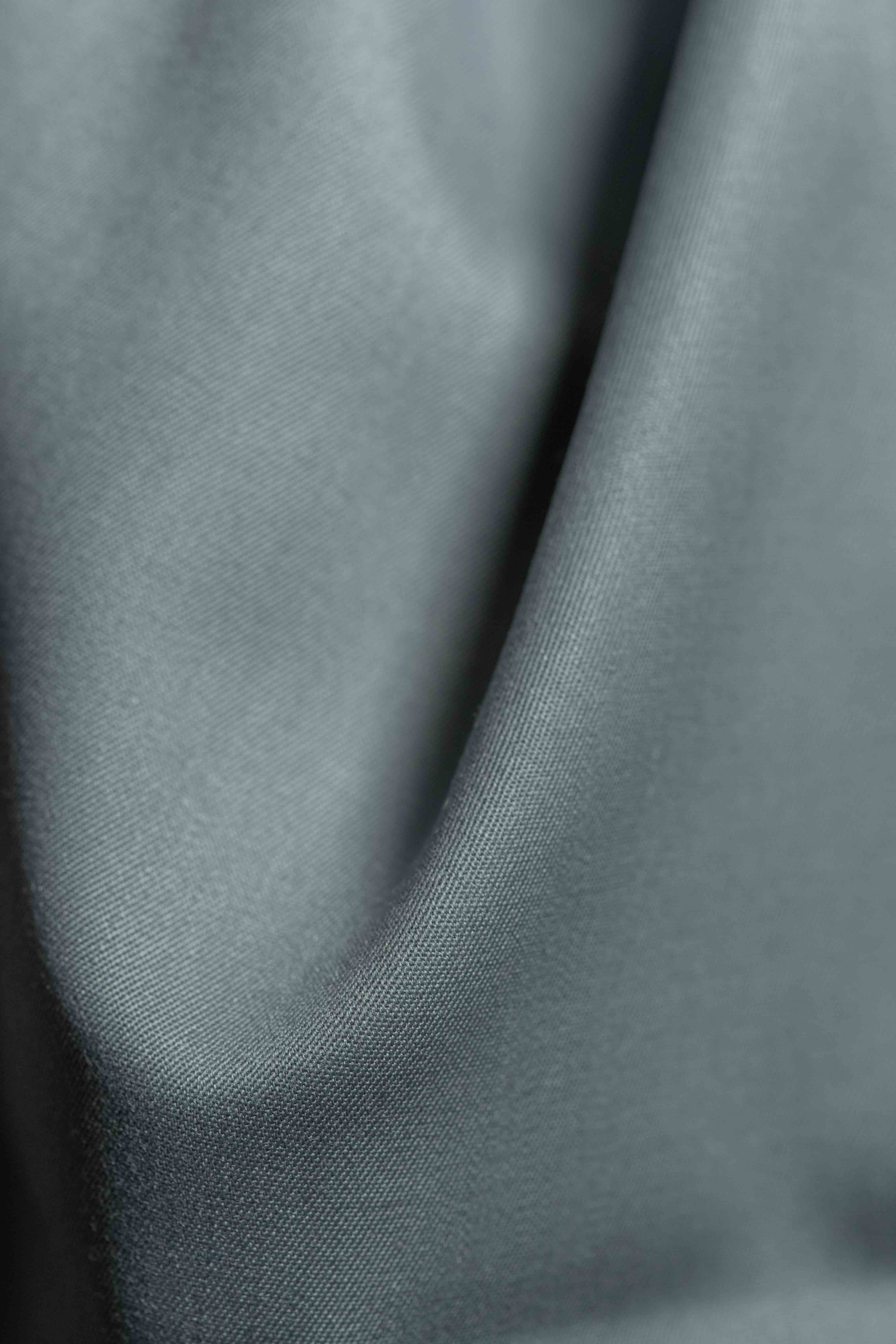 Grey 120's wool gabardine suit fabric, high-quality textile for stylish menswear - 4.6m length.