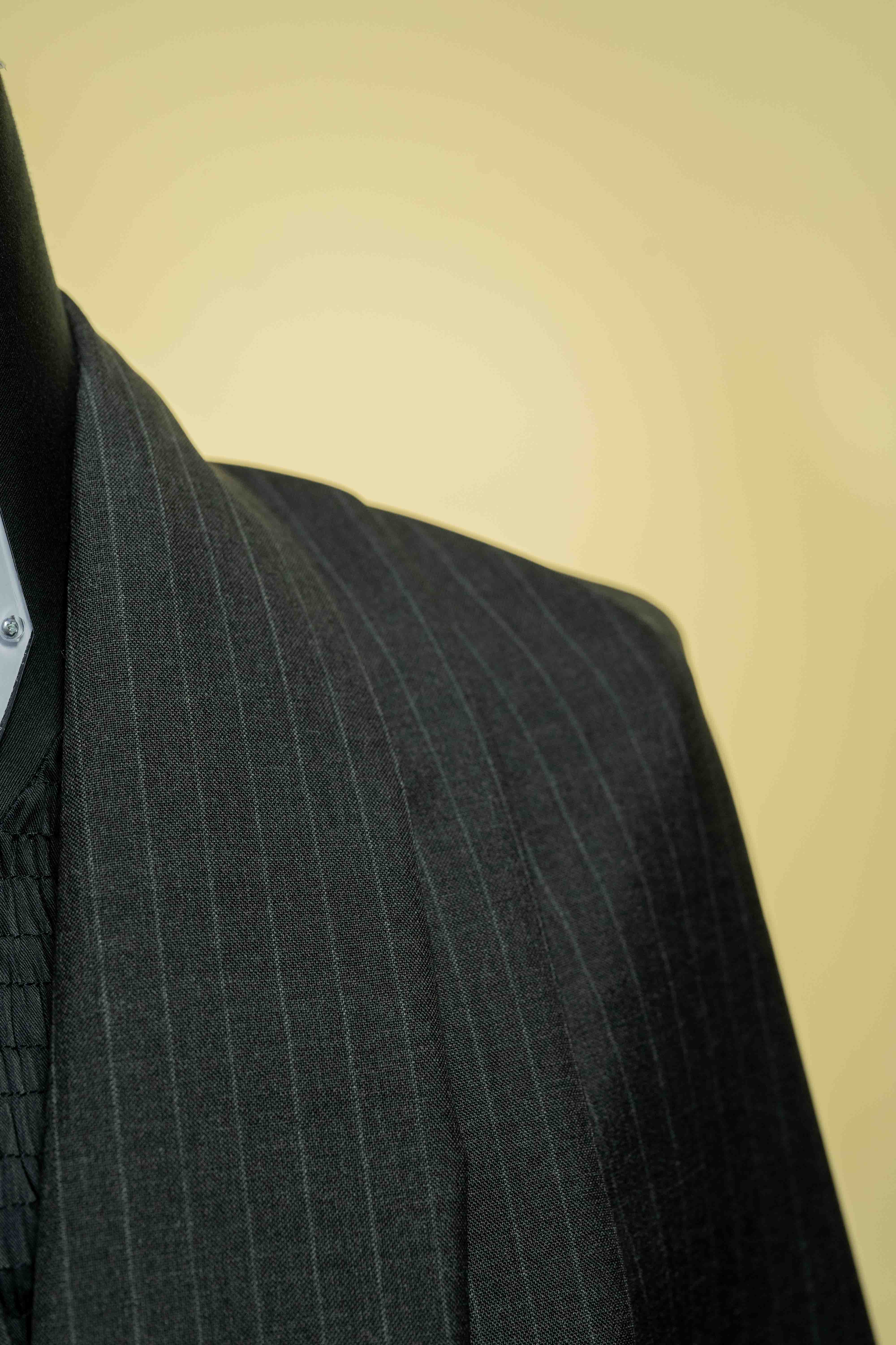 High Twist Dark Grey 120's Wool Cashmere Wool Suit Fabric, premium suit fabric for elegant suits.