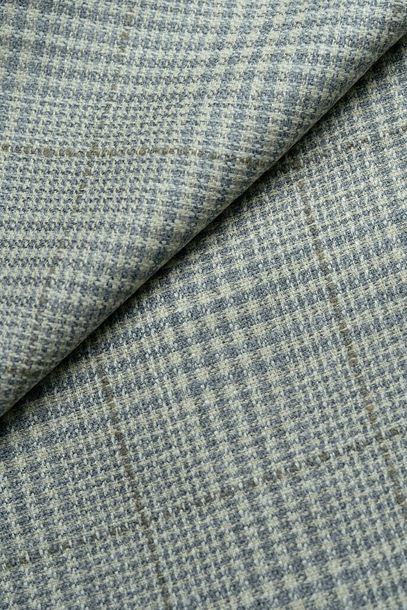 GC50122 E.Thomas PoW & Plaid Jacketing