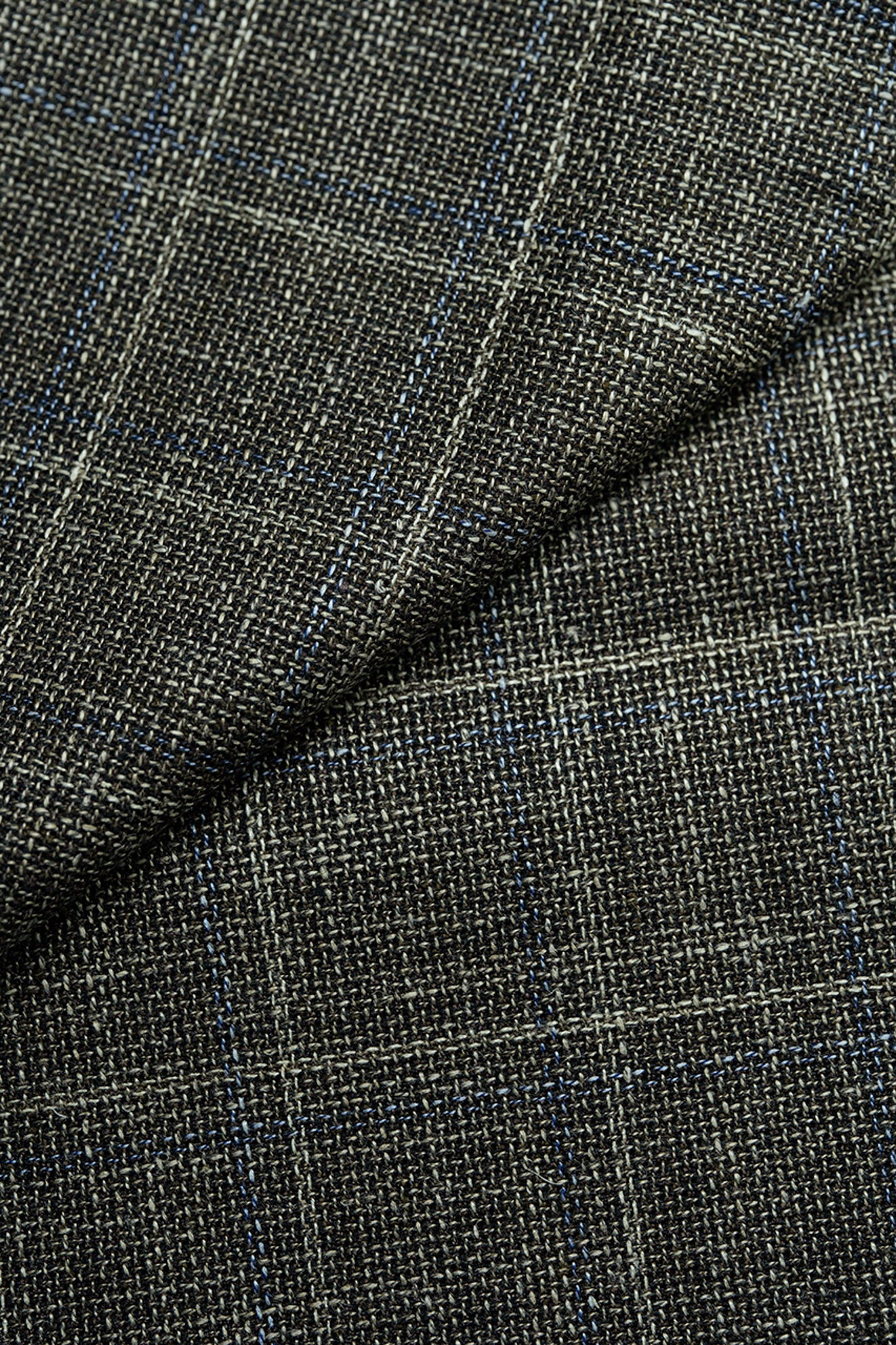 GC50126 E.Thomas Brown & Plaid Jacketing