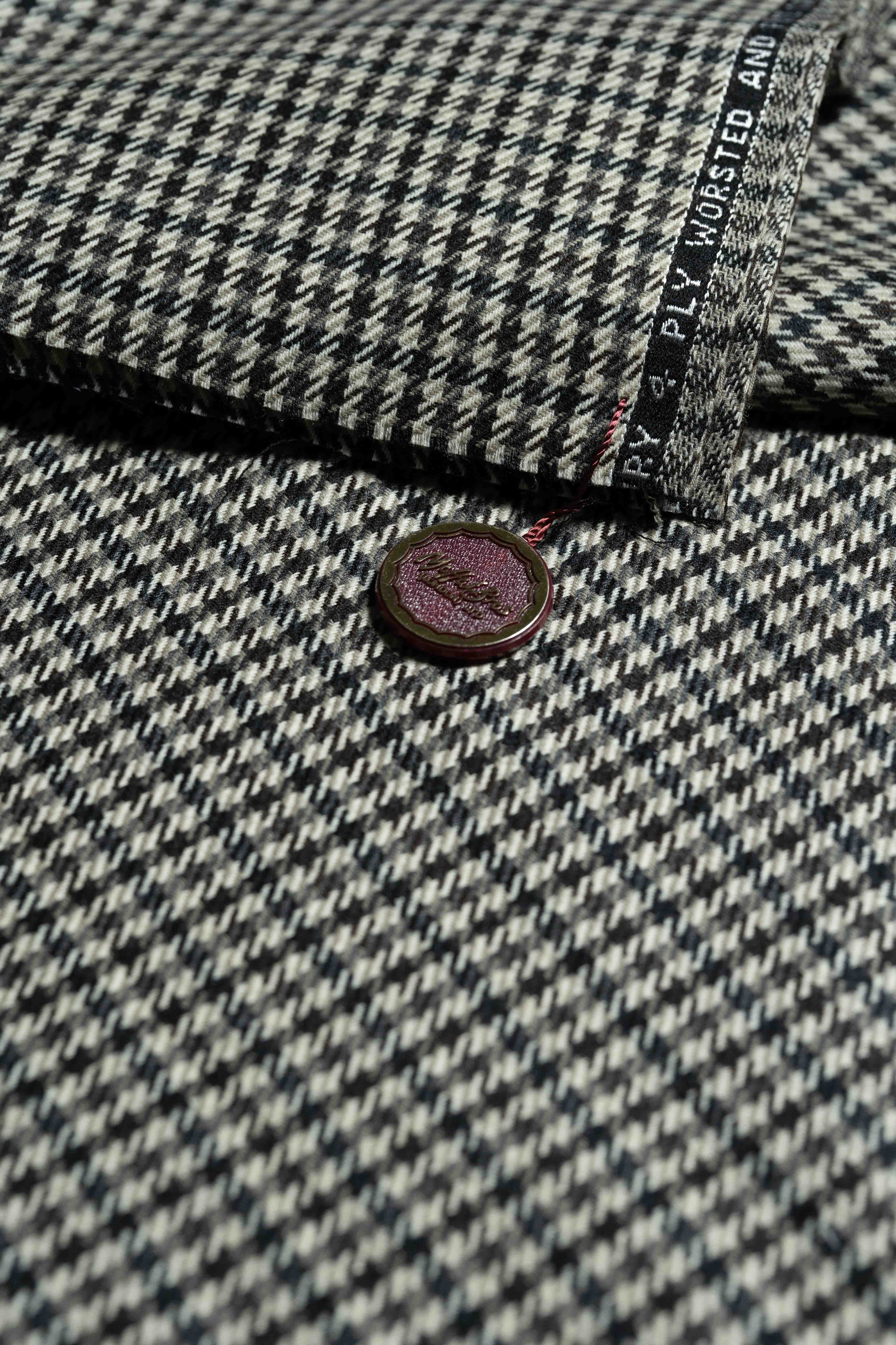 4ply Worsted and Pure Cashmere Suit Fabric (SA-1109) close-up with button detail