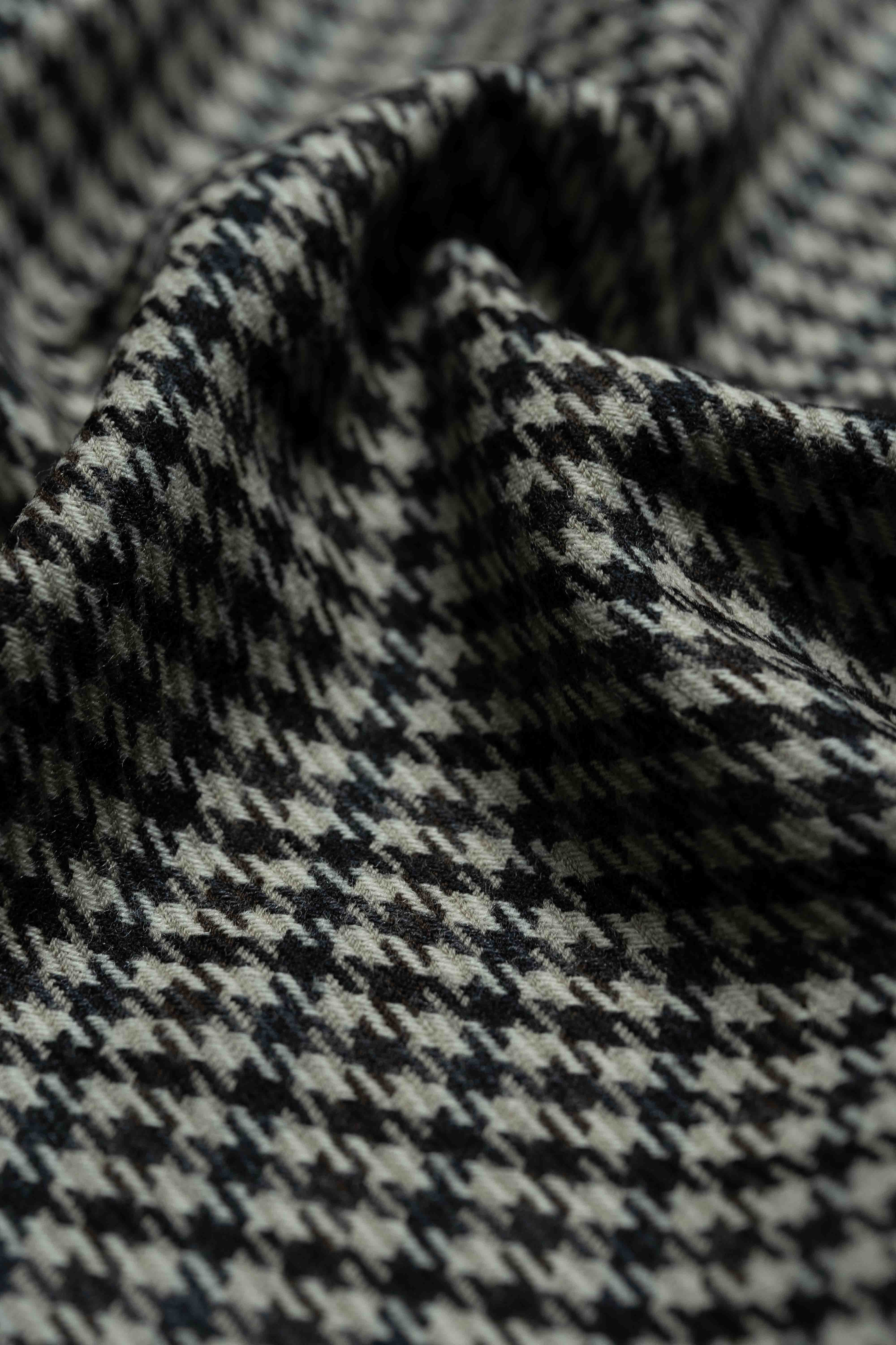 4ply Worsted and Pure Cashmere Suit Fabric (SA-1109) in houndstooth pattern, 1.8m length