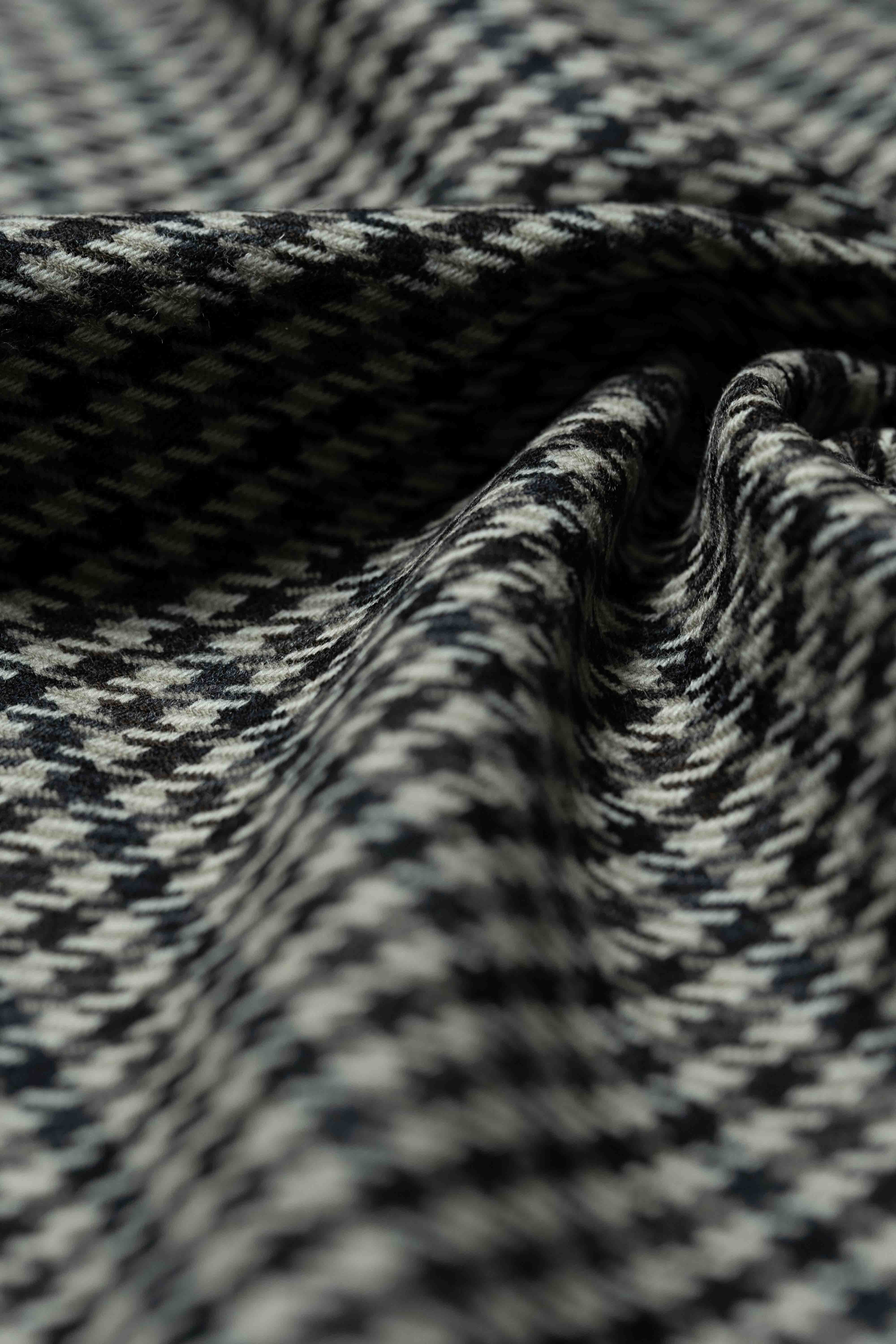 4ply Worsted and Pure Cashmere Suit Fabric (SA-1109) close-up texture with houndstooth pattern.