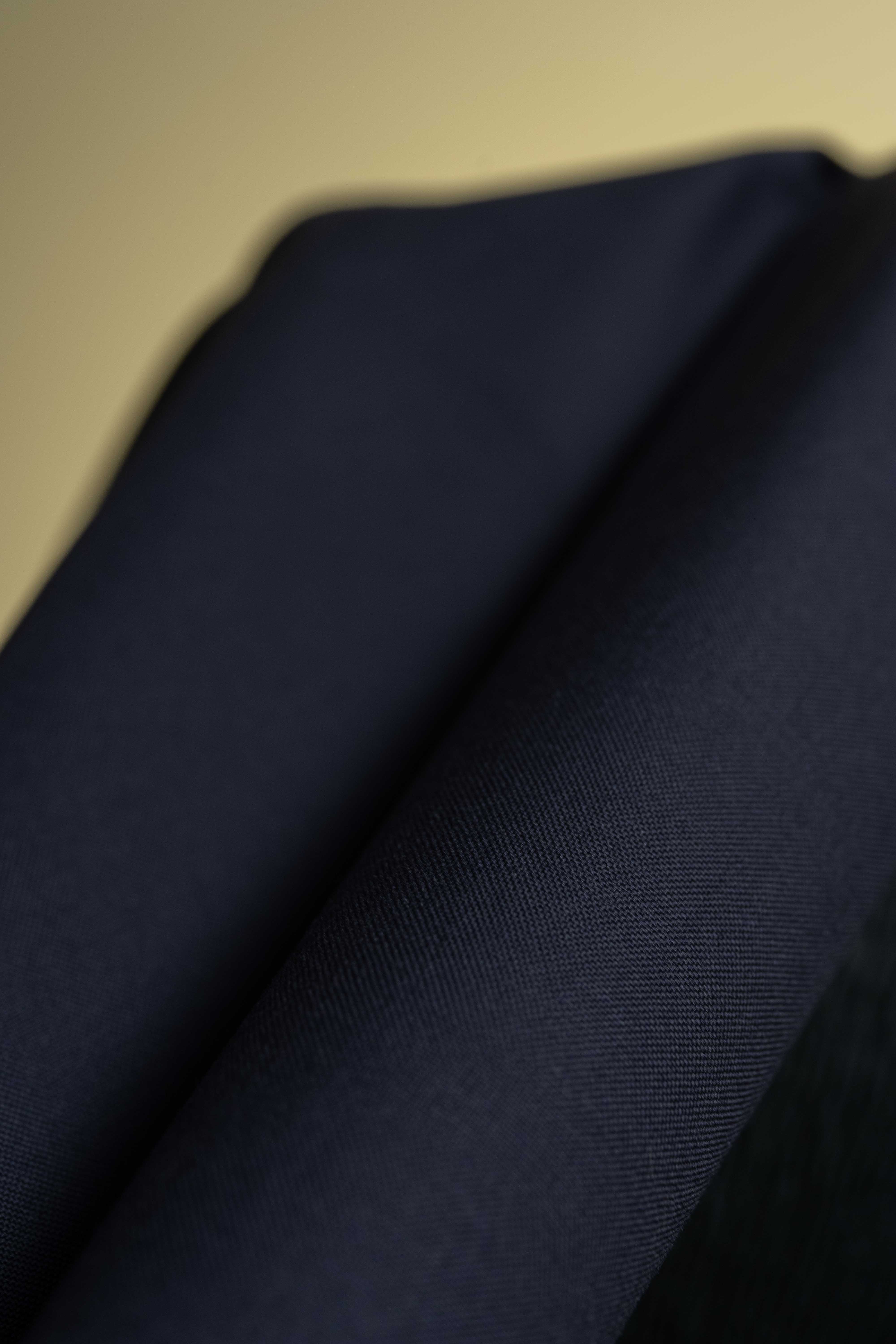 Men Suit fabric from Dormeuil Chic Navy Wool