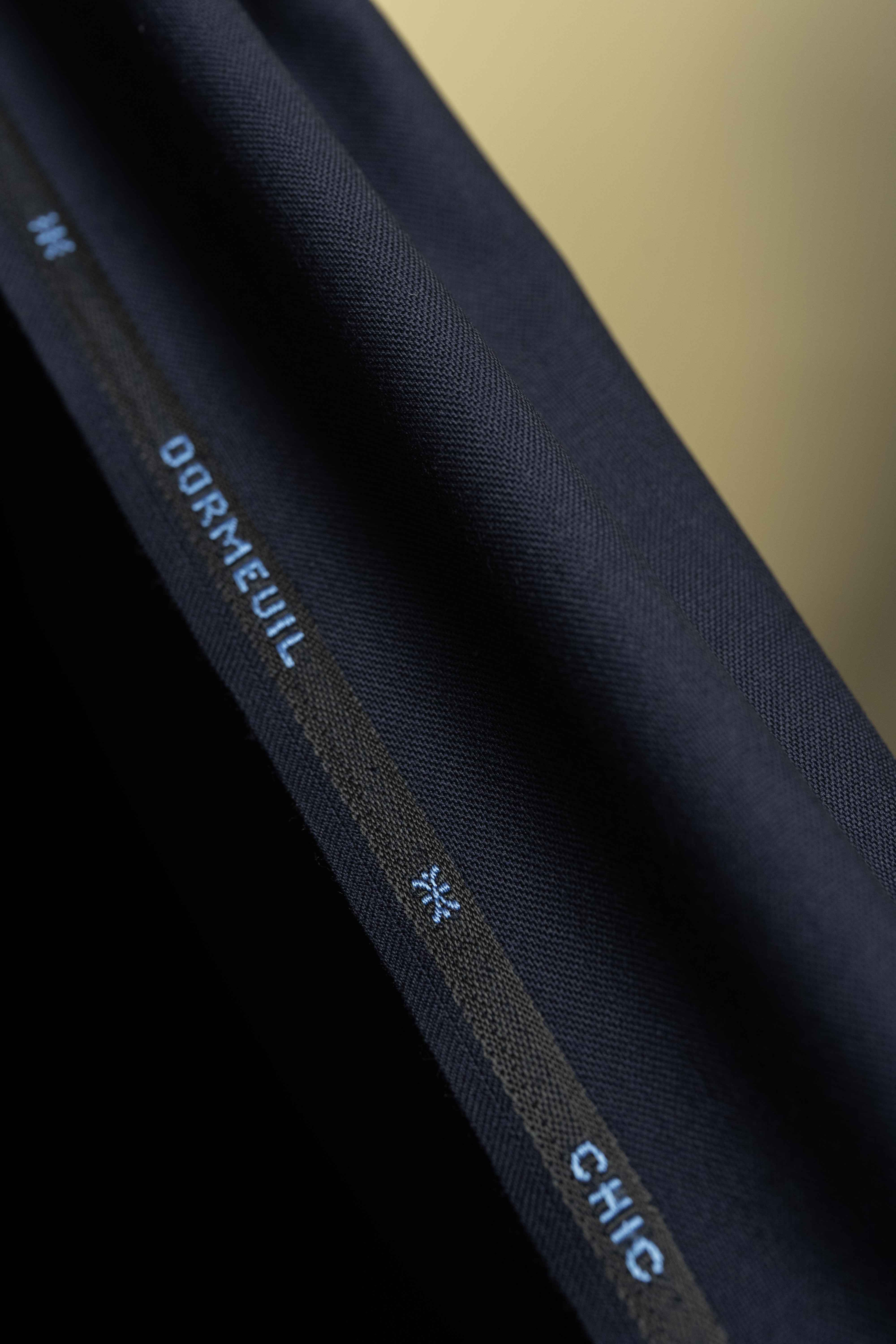 Men Suit fabric from Dormeuil Chic Navy Wool