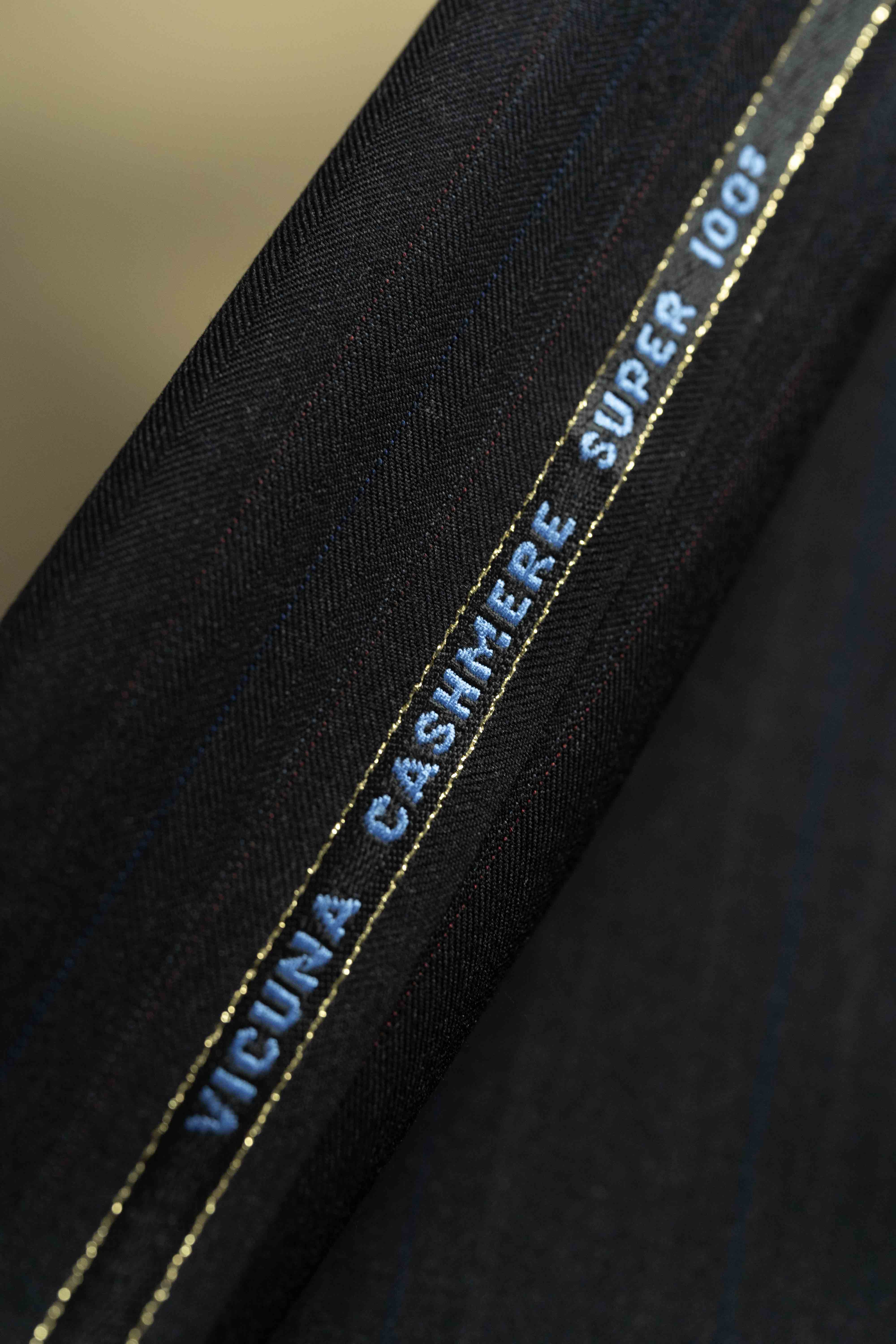 Black Red Herringbone Vicuna Cashmere Wool Suit Fabric (V23440) -3.1m