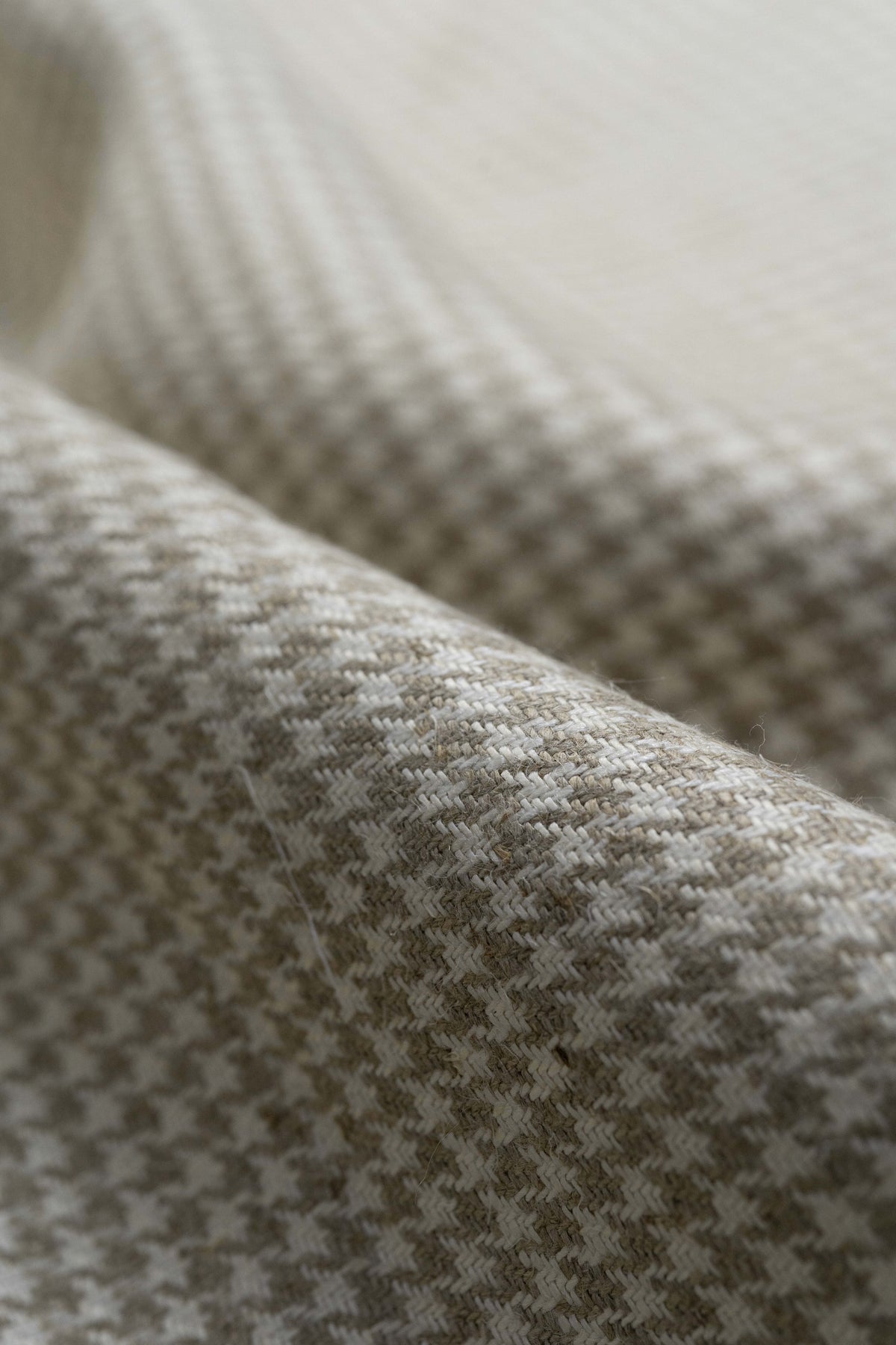 Spence Bryson Heavy Houndstooth Irish Linen Fabric