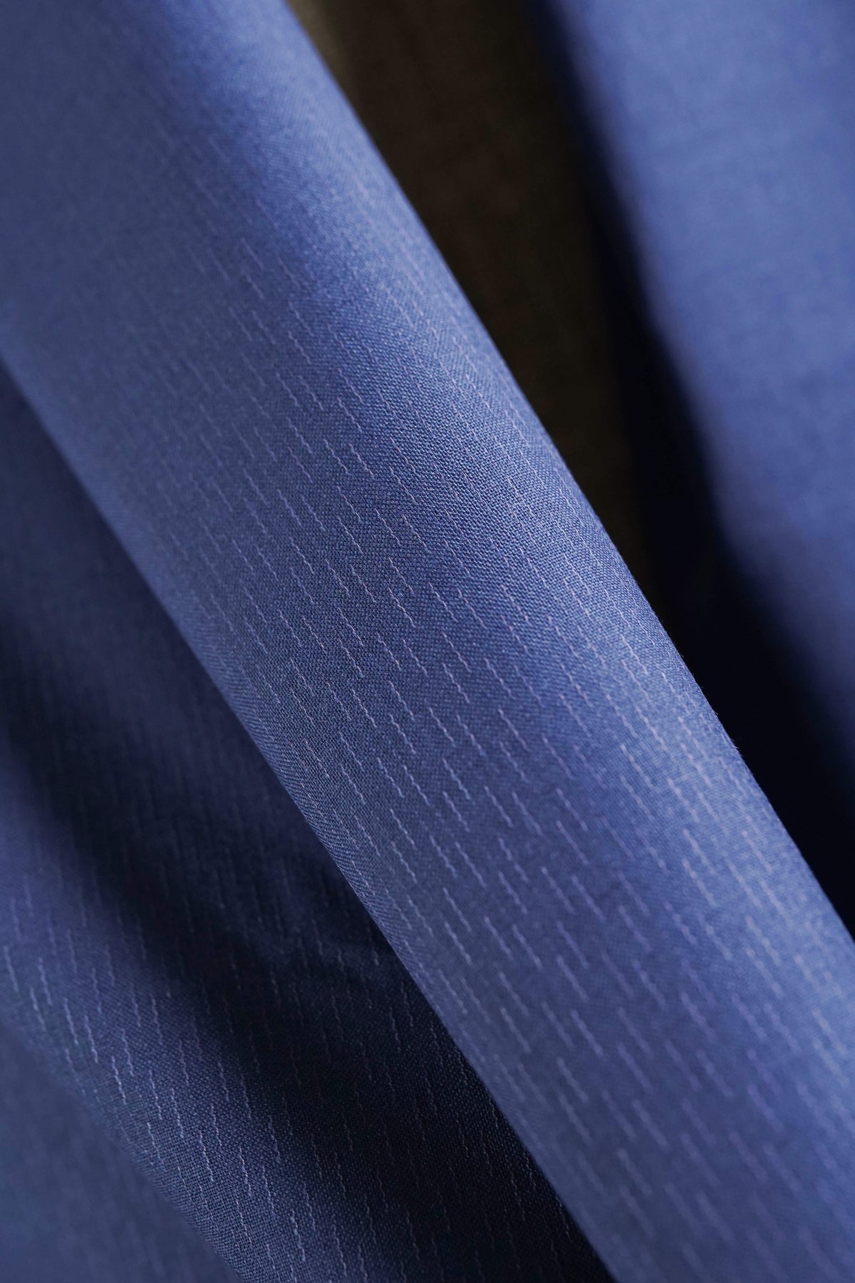Wain Shiell Lightweight Blue Wool Suiting Fabric (V26016) -3 Meters