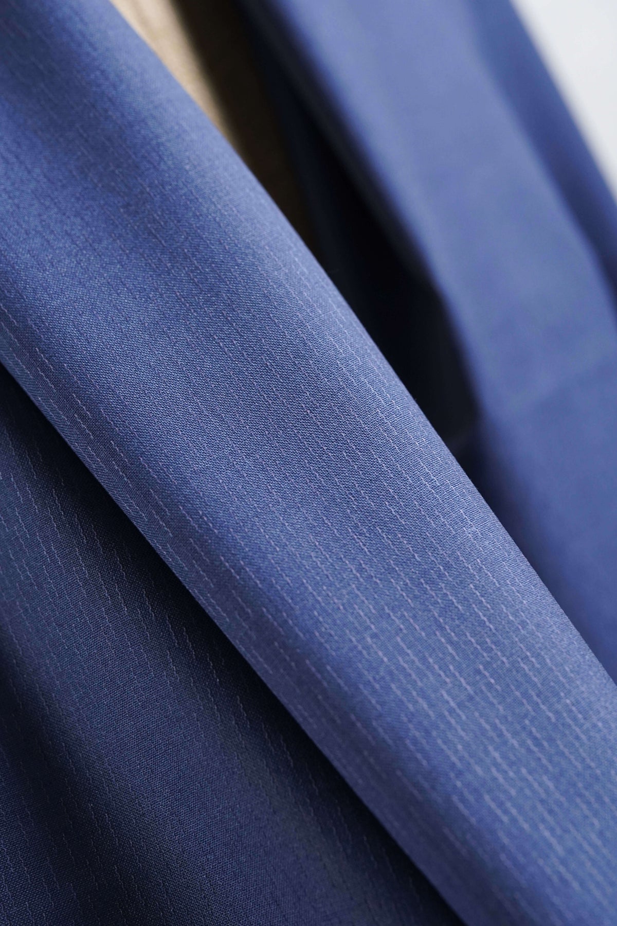 Wain Shiell Lightweight Blue Wool Suiting Fabric (V26016) -3 Meters