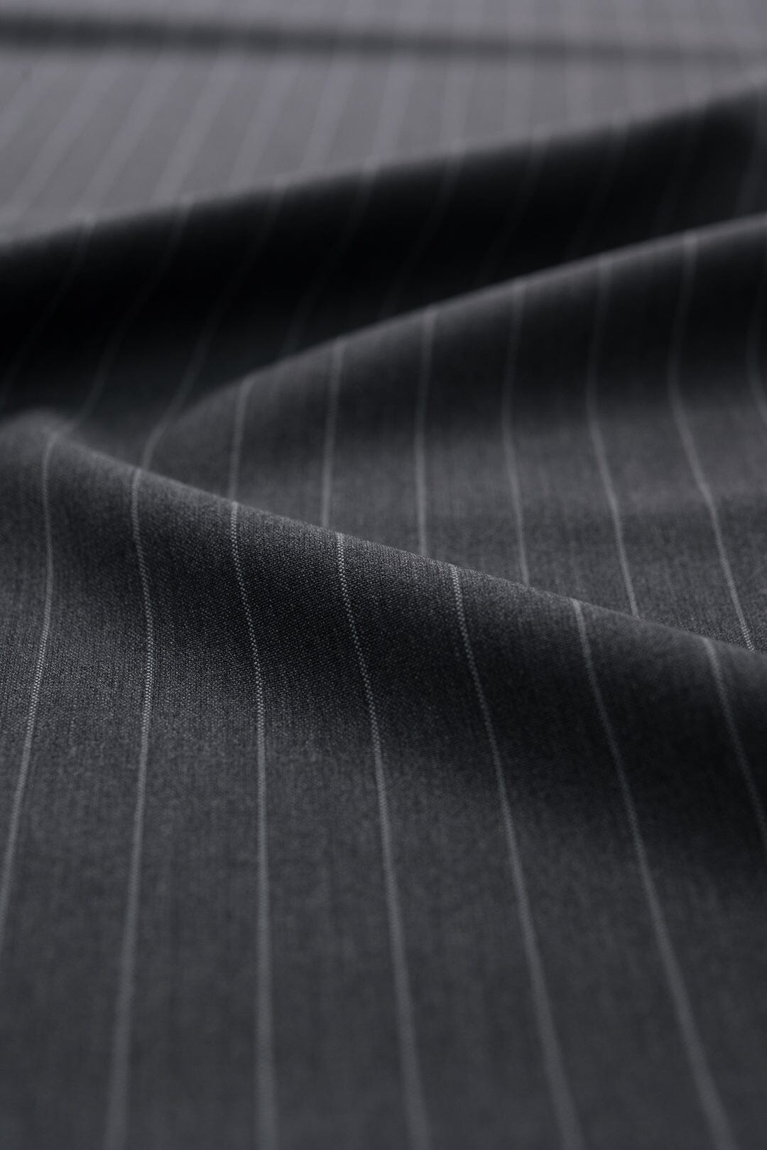 V20519 Gray Stripe 100s Wool Suiting -2.9m VINTAGE Giovanni Valentino