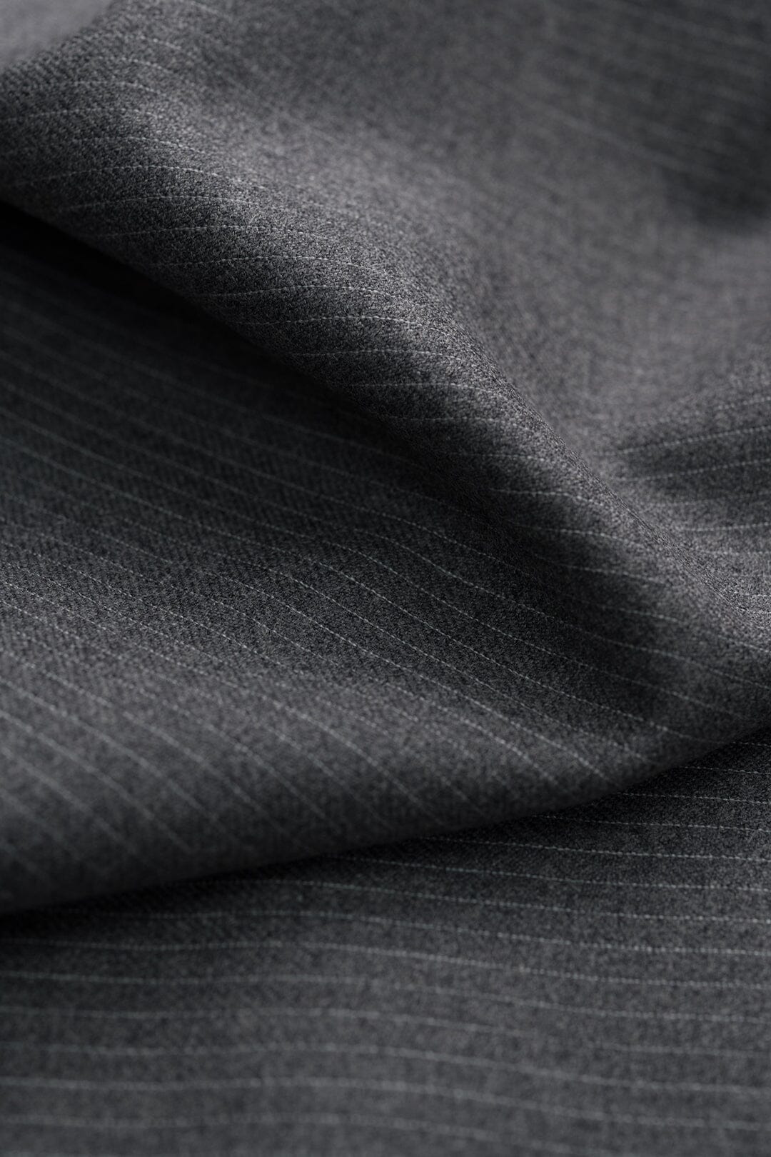 V20524 Light Gray Stripe Suiting -3.1m VINTAGE CROWNTEX