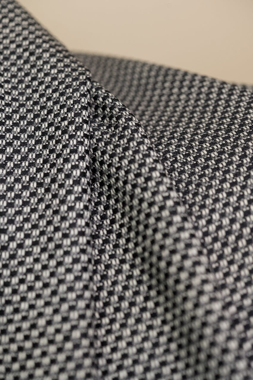 V23266 Black&White 120's Wool Jacketing -1.85m VINTAGE Vintage
