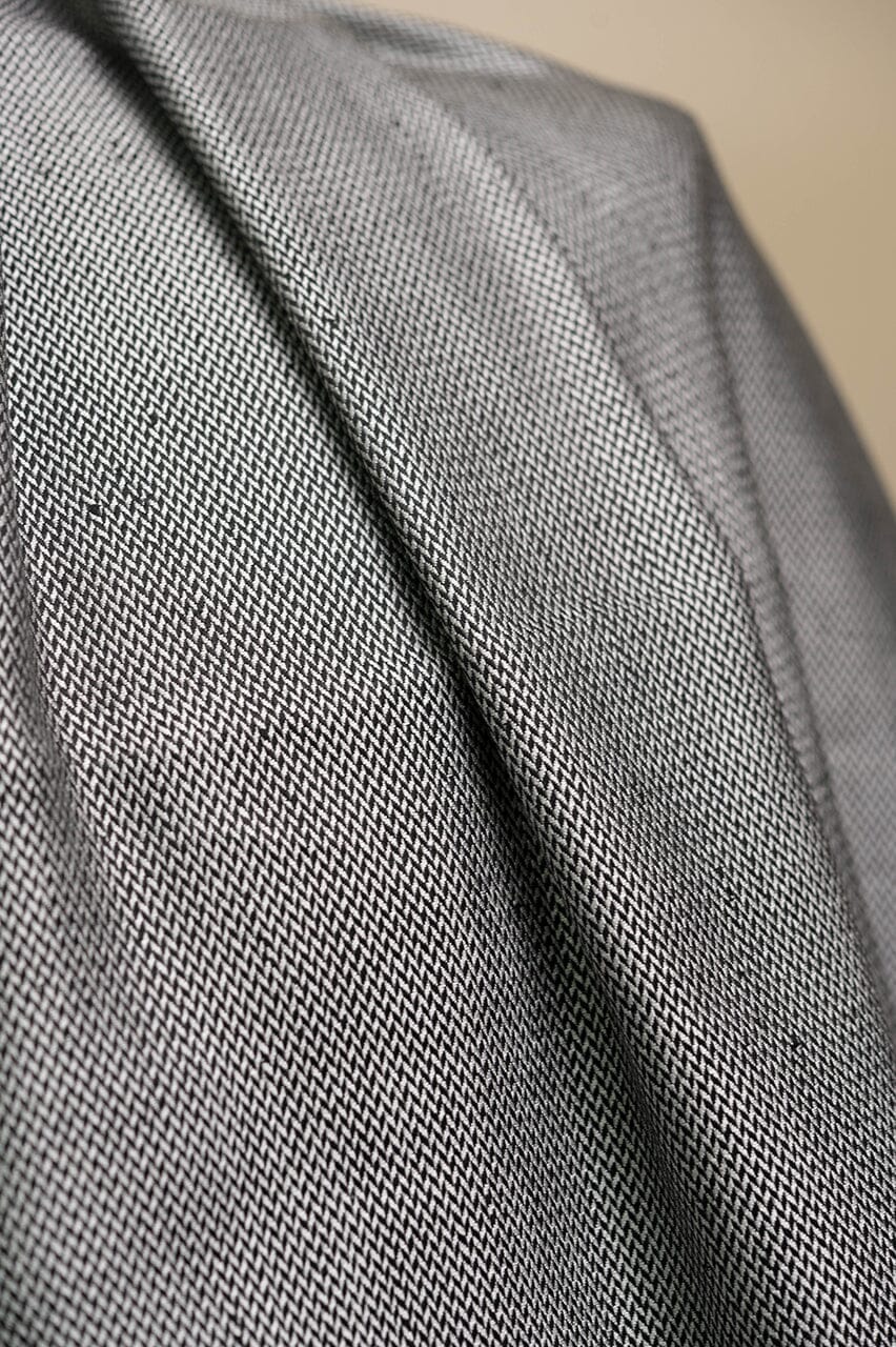 Vintage Suit Fabrics-Vintage V23147 Black&White Herringbone Jacketing -1.8m